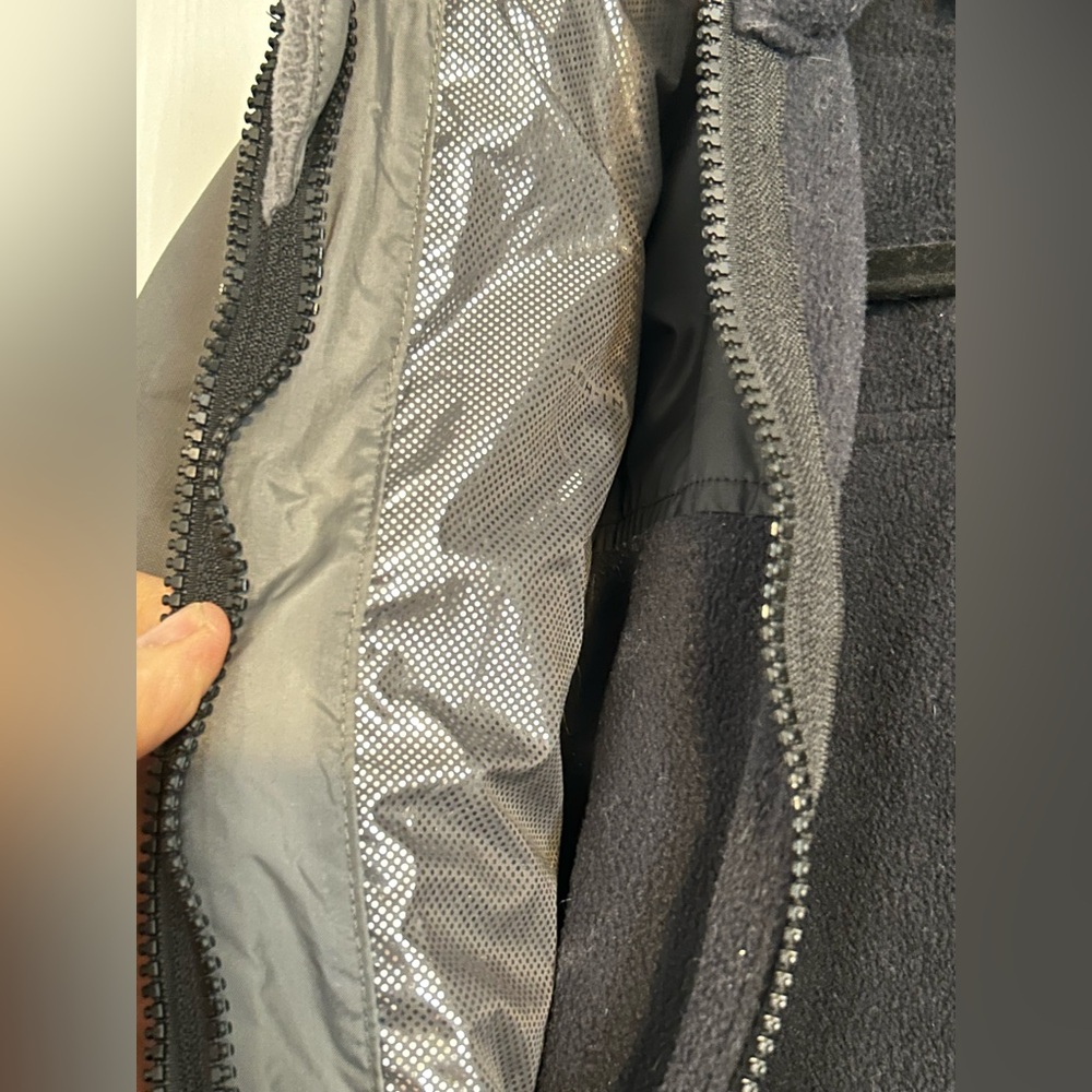 Columbia | Kids Two-Tone Black and Gray Two layer jacket | Size Medium - Picture 6 of 12